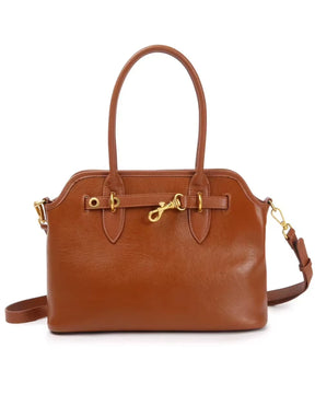 Bolsa feminina Aveline em couro caramelo, vista frontal, com alças duplas, alça transversal removível, detalhe decorativo e ferragens douradas.