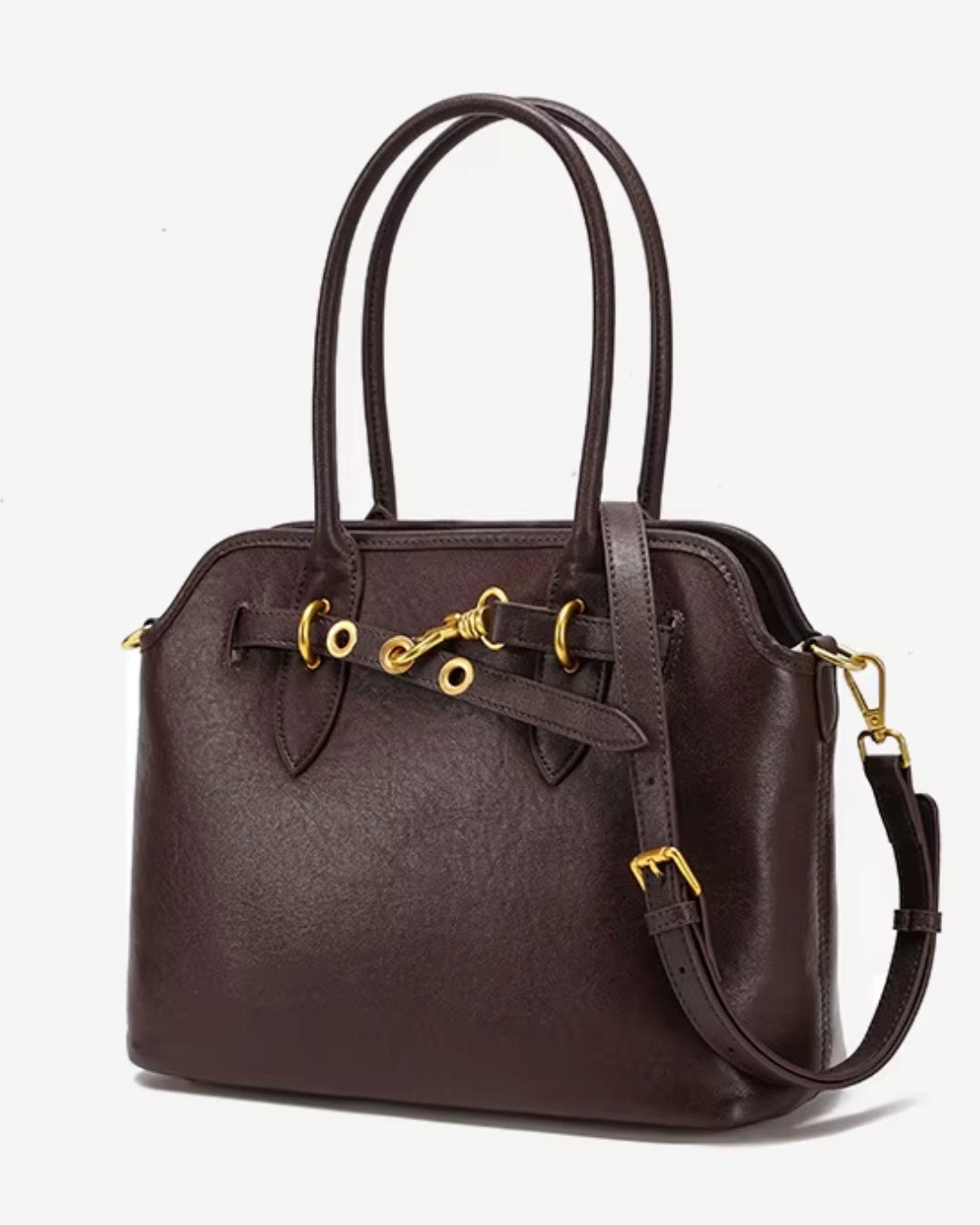 Bolsa feminina Aveline em couro marrom, vista angular, mostrando a estrutura ampla, as alças duplas, a alça transversal regulável e as ferragens douradas.
