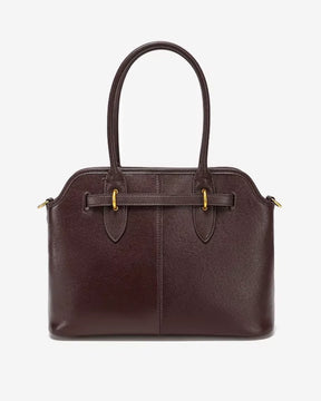 Bolsa feminina Aveline em couro marrom, vista traseira, com acabamento liso, costura vertical central e alças duplas.
