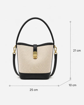 Bolsa feminina de ombro preta Lisette com indicação das medidas de 25 cm de largura, 21 cm de altura e 10 cm de profundidade.