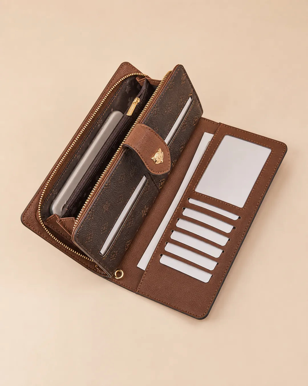 Carteira feminina marrom Orlane aberta, mostrando visor para documento, múltiplos porta-cartões, compartimentos internos, bolso com zíper e espaço para celular.

