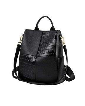 Mochila feminina de couro preta Elvienne em vista frontal sobre fundo branco, com acabamento texturizado e ferragens douradas.